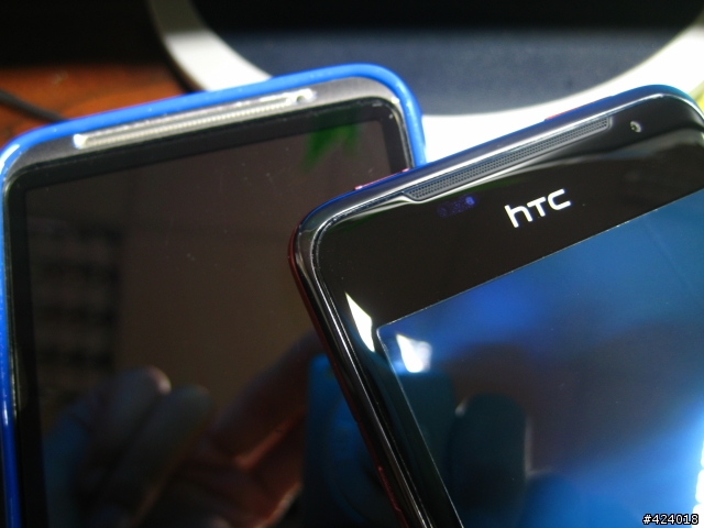 買到後就顧著玩...忘了來幫我的HTC 小J [開箱] 一下 @@~