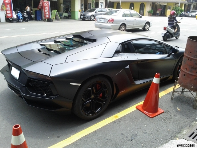藍寶堅尼大牛消光黑Lamborghini Aventador LP700-4