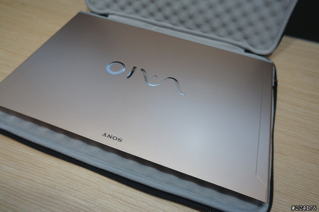 [開箱] 金色燦爛 ─ 橫跨太平洋的藝術極致 VAIO Z13 (美版)
