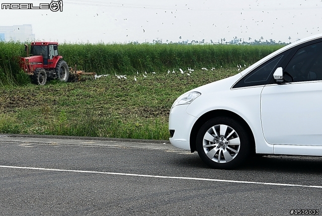坐在Luxgen MPV車廂裏，感受悠閒氣息。