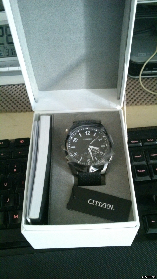 [分享] 新款CITIZEN Eco-Drive 星辰 光動能 AW0015-08E IP黑水晶玻璃皮帶腕錶 純圖開箱