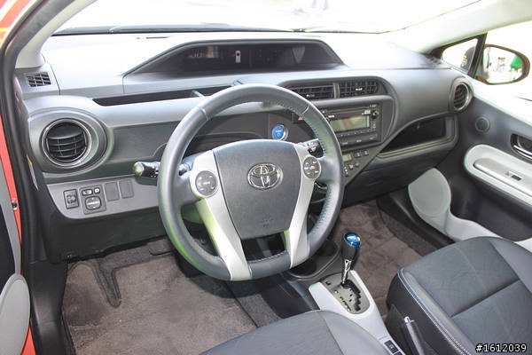 剛剛去參加TOYOTA ECO x FUN綠能狂想曲的試乘體驗~圖多
