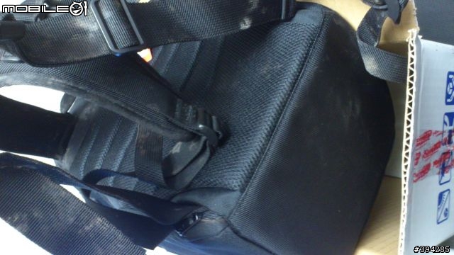 這是PCHome24小時購物的出貨品質--Mr.Jr三角雙肩背包