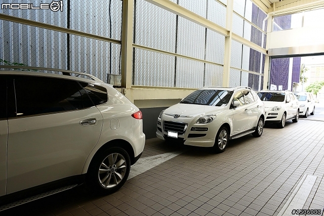 白色車萬歲：只是需要常洗車，感覺很累！