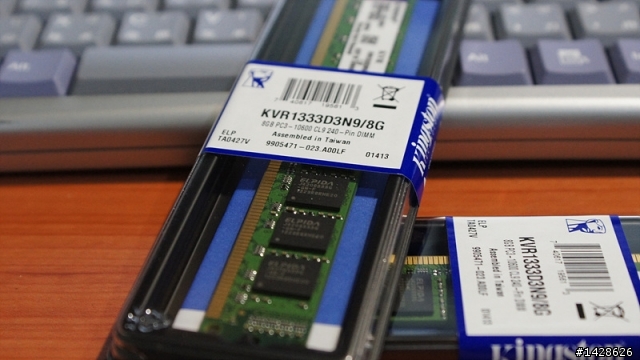 金士頓 8GB DDR3-1333 *2 (單條入手價 799)