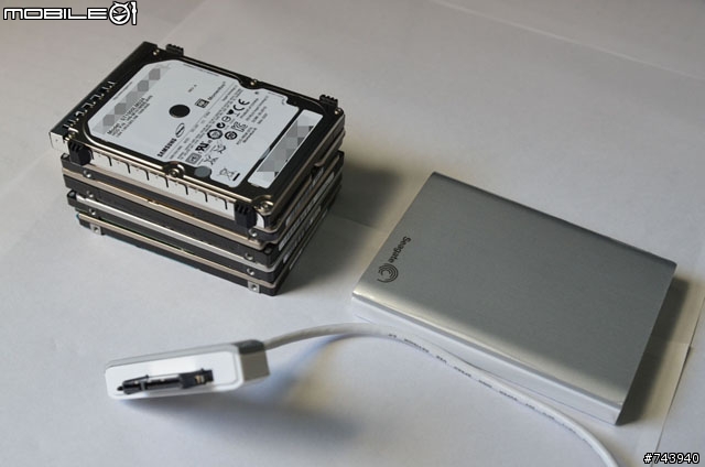 拆卸後的 Seagate Backup Plus 1TB 2.5 吋行動硬碟