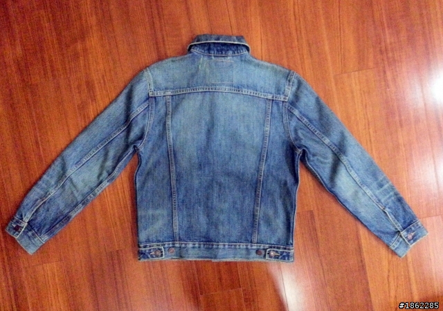 【開箱.實穿】LEVIS 刷白牛仔外套 .