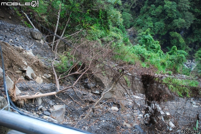 颱風後的巴陵山路