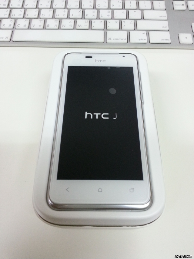 我也要來小開箱 HTC J 白的