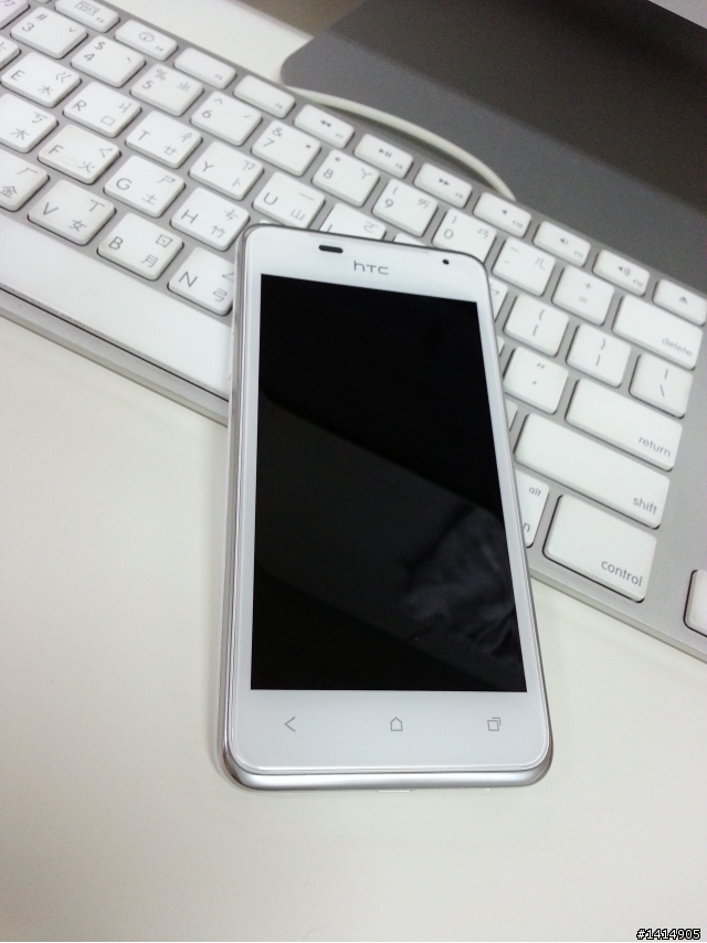 我也要來小開箱 HTC J 白的