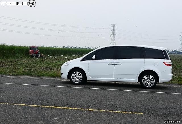 坐在Luxgen MPV車廂裏，感受悠閒氣息。