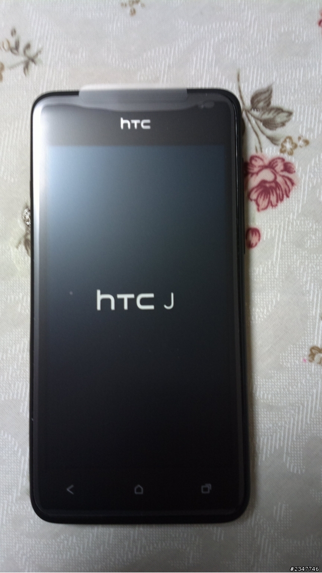 01的第一篇文章，給了HTC J(黑）