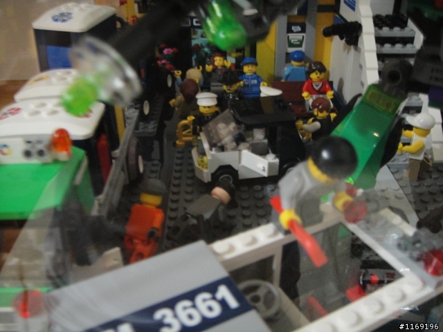 [分享] 床頭櫃上的LEGO~並請各位指點