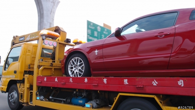 請問這頭馬在跑是什麼牌的阿?而且還掛試車牌??