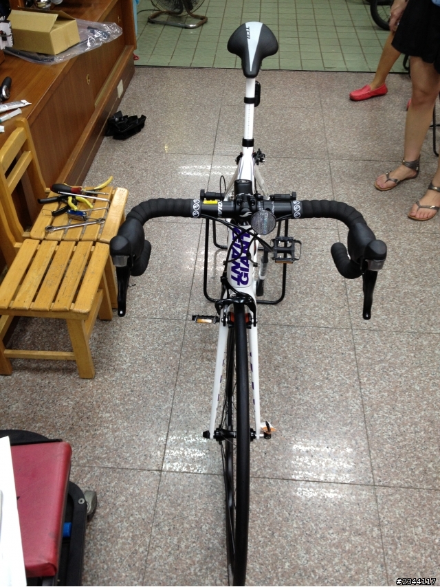 第一台公路車 -- 2013 Giant TCR Composite 2 -- 開箱文