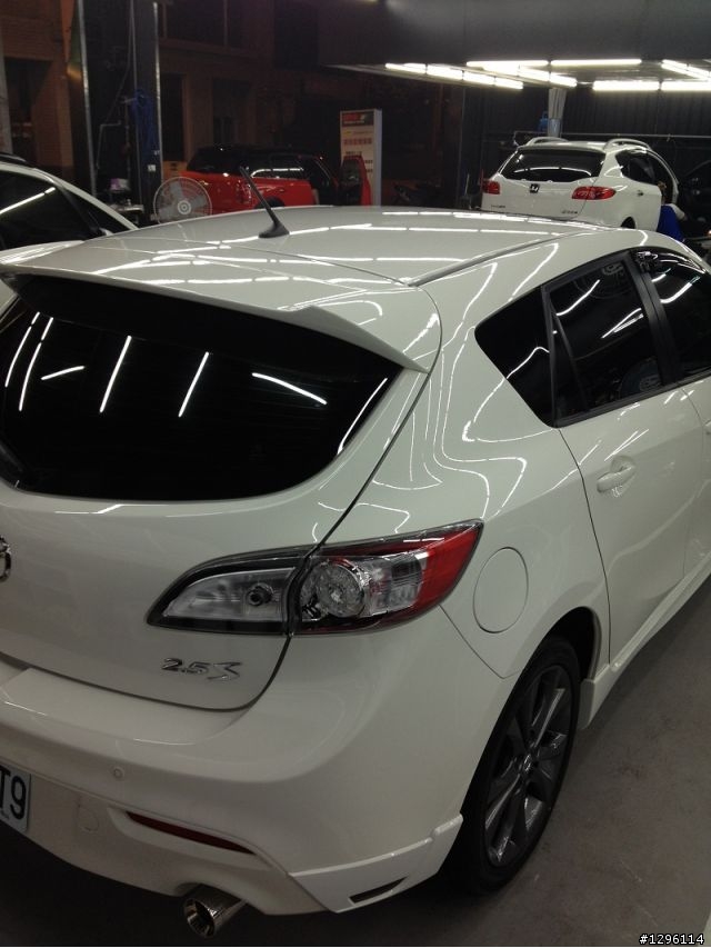 [圖]Mazada3 白色 2.5S 開箱...