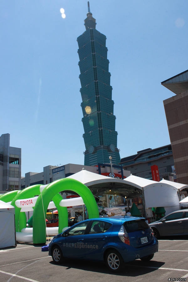 剛剛去參加TOYOTA ECO x FUN綠能狂想曲的試乘體驗~圖多