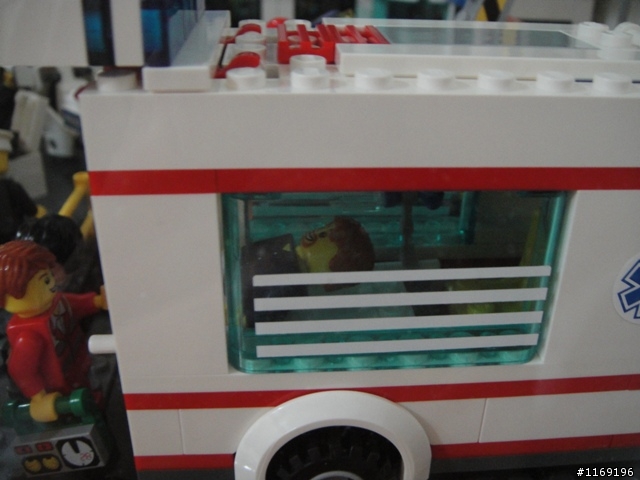 [分享] 床頭櫃上的LEGO~並請各位指點