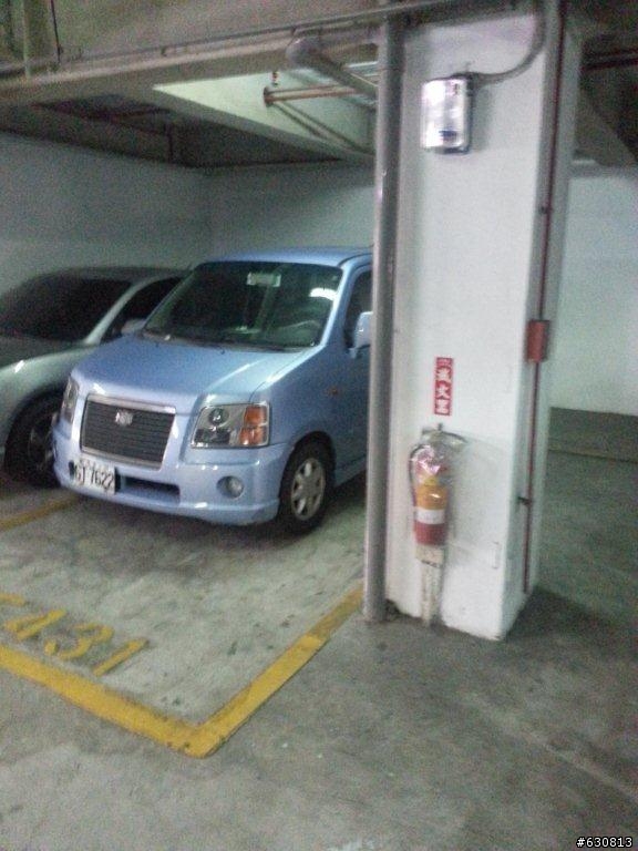 大哥.....不會停車請不要出來好嗎?這樣人家要怎麼上車~~~