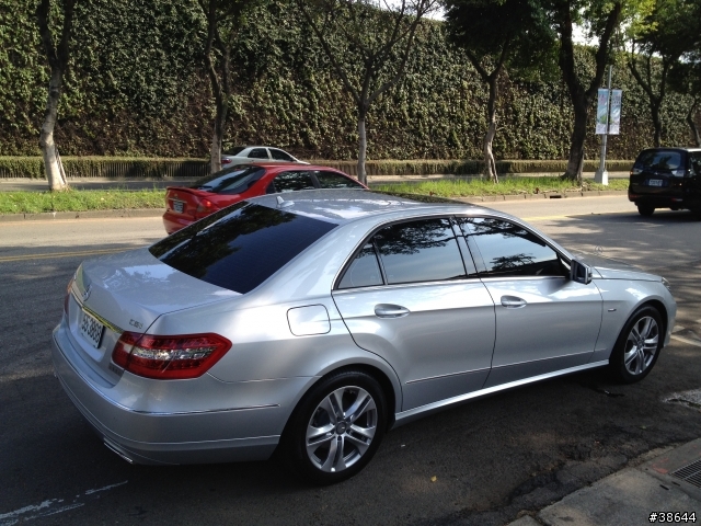 E220 CDI 買下去了