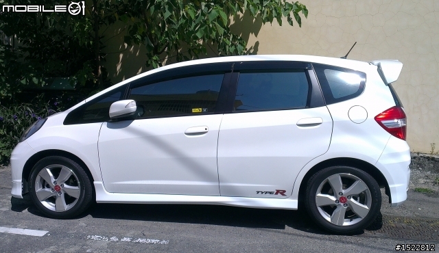 【開箱文】純日本 2012 HONDA FIT RS 原廠大包