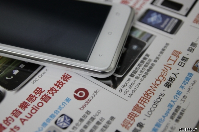 [開箱]HTC J 終於還是忍不住...白J 實在是太美了...