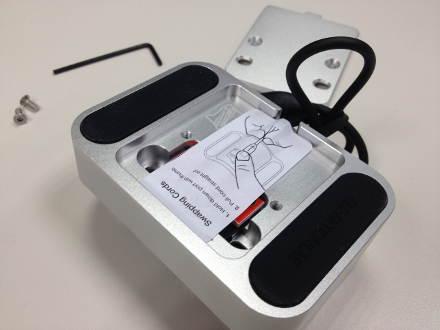 [開箱]ELEVATIONLAB iPhone Dock:一體成形全鋁的iPhone底座