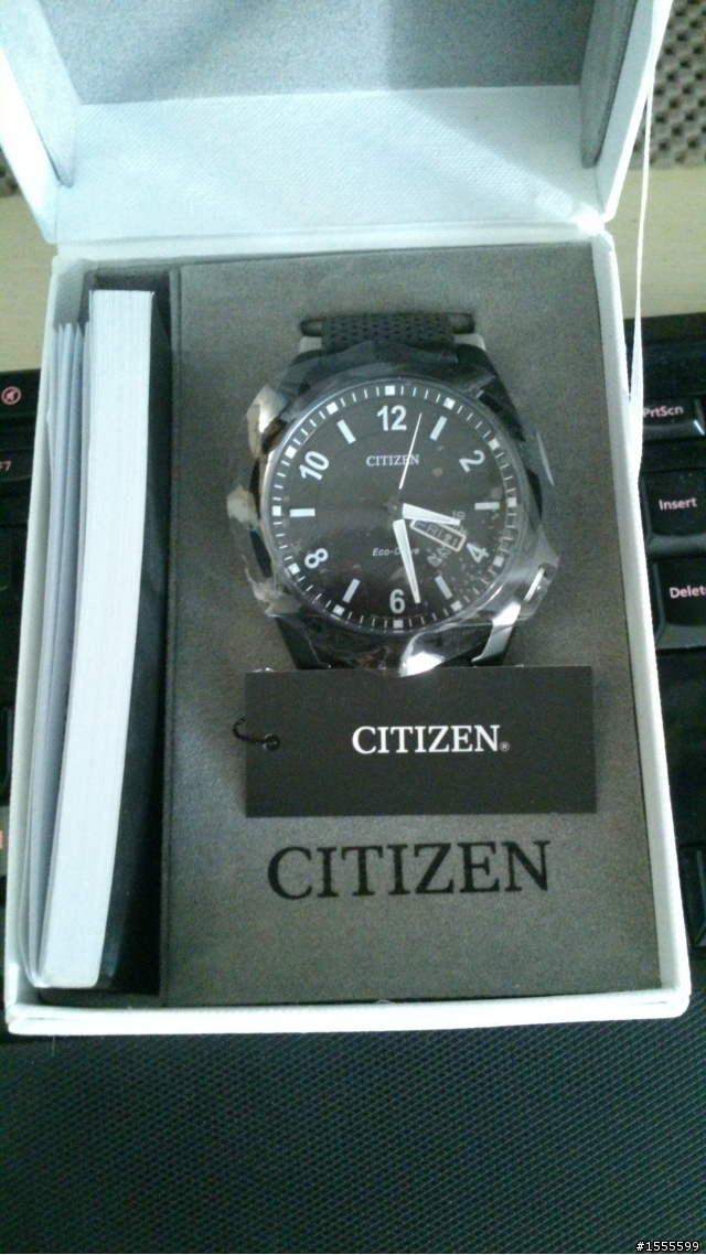 [分享] 新款CITIZEN Eco-Drive 星辰 光動能 AW0015-08E IP黑水晶玻璃皮帶腕錶 純圖開箱
