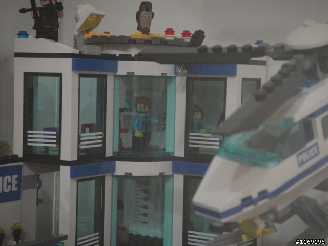 [分享] 床頭櫃上的LEGO~並請各位指點