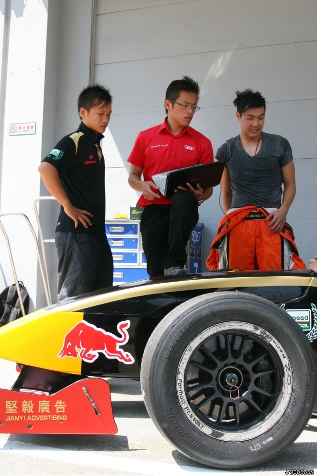 KRC方程式車隊首發達成
