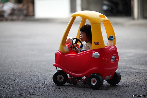 【開箱】little tikes滑步小車