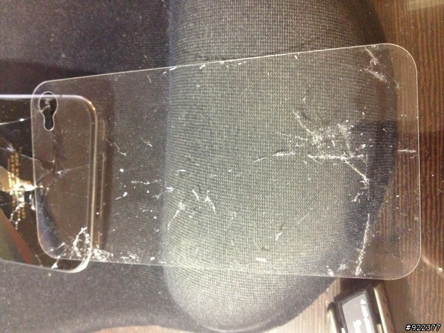 我的iPhone 4中了北斗神拳, 從內部爆開了.
