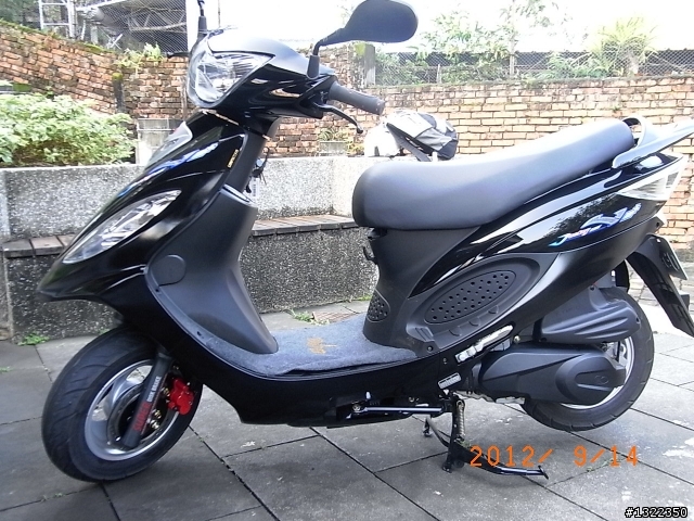 911-kymco V2+碟煞 黑 (開箱+後續保養+里程紀錄照)