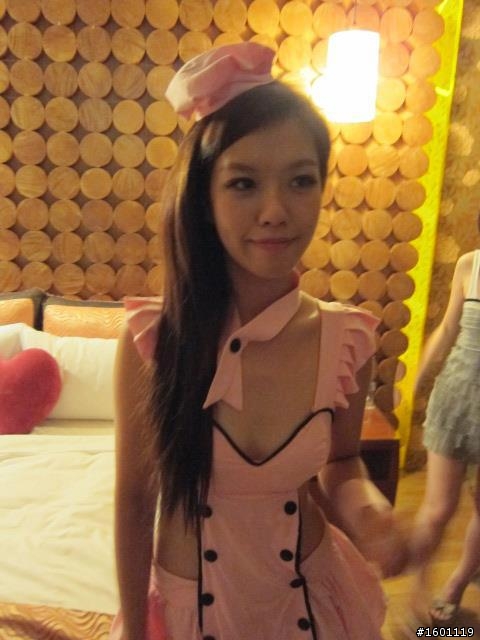 訂婚前與姐妹party