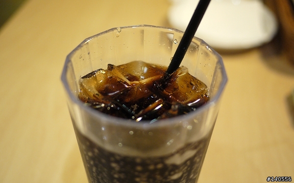 食記「費尼漢堡餐廳瑞光門市」，滿嘴醬汁...