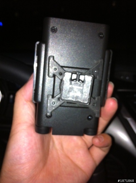 [開箱] 我的ELANTRA車用手機架~讚!