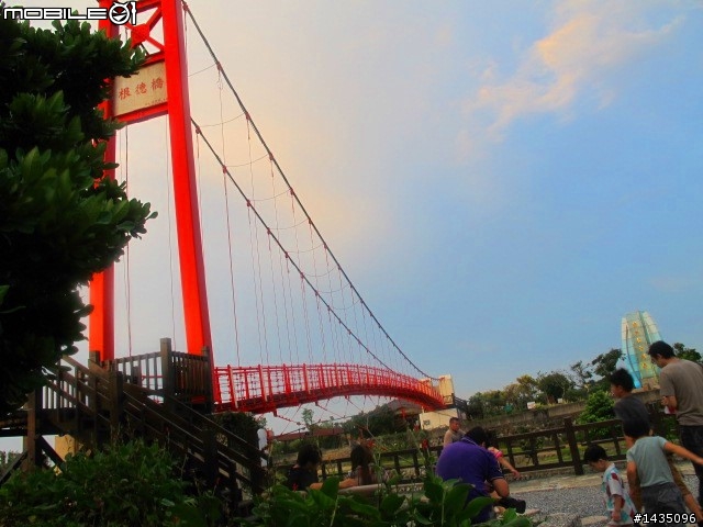 2012新北市風箏節與台灣鳥人大賽以及新莊陽光草坪民歌演唱會