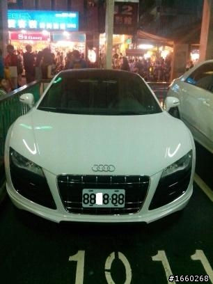 鋼鐵人也愛開---第二次路上看到看到R8