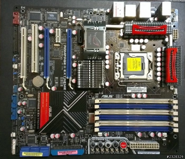 ASUS Rampage II Extreme 這塊主機板 現在還有人要嗎?