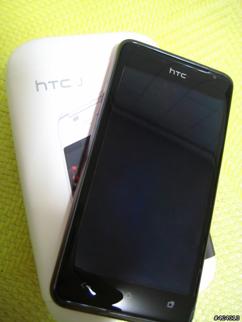 買到後就顧著玩...忘了來幫我的HTC 小J [開箱] 一下 @@~