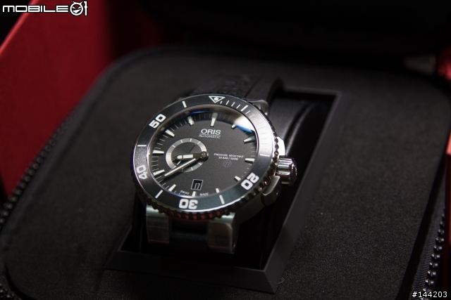 [開箱]2012.09.17 Oris Aquis【鈦】專業500米小秒針潛水機械腕錶-黑/46mm