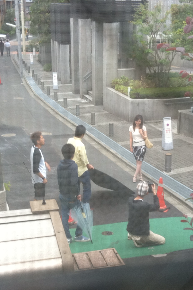 東京街頭遇到...這位是演藝人員嗎?