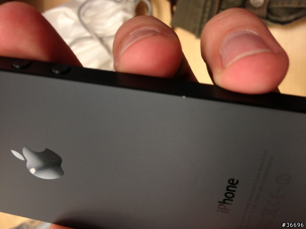 驚！黑色iPhone5刮傷門？