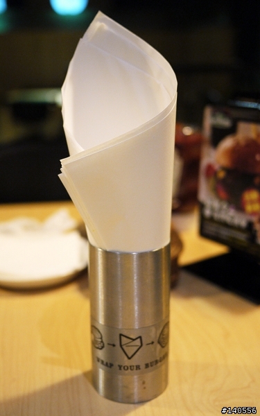 食記「費尼漢堡餐廳瑞光門市」，滿嘴醬汁...