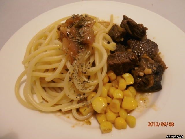 [澳洲廚房] 之 "匈牙利燉肉佐義大利麵"