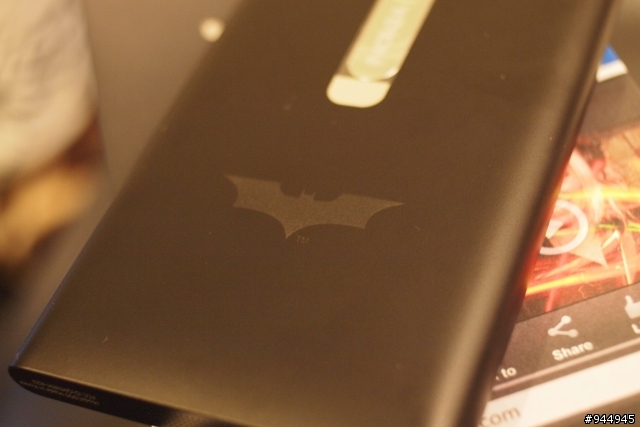 Lumia 900 蝙蝠俠 version 開箱。
