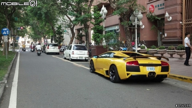 黃色Murcielago LP-640