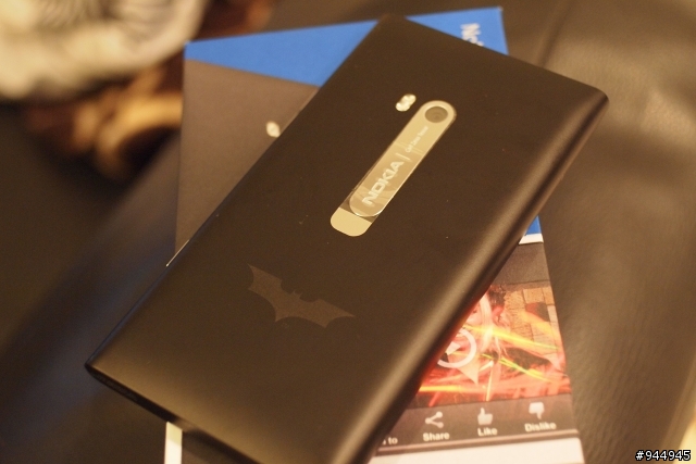 Lumia 900 蝙蝠俠 version 開箱。