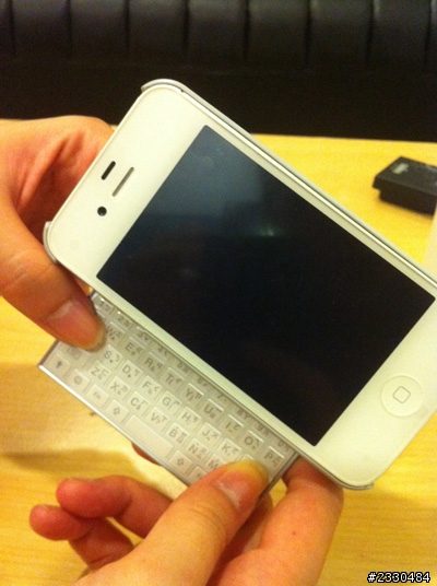 ((分享)) 讓iphone也變黑莓機~新奇的過期玩具>>inature 藍牙鍵盤保護殼