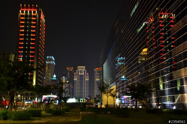第一次夜拍 技術有點差，各路高手 敬請指教^^"